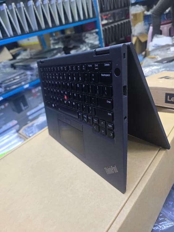 Lenovo x1yoga i7 7th gen Lenovo x1yoga i7 7th gen